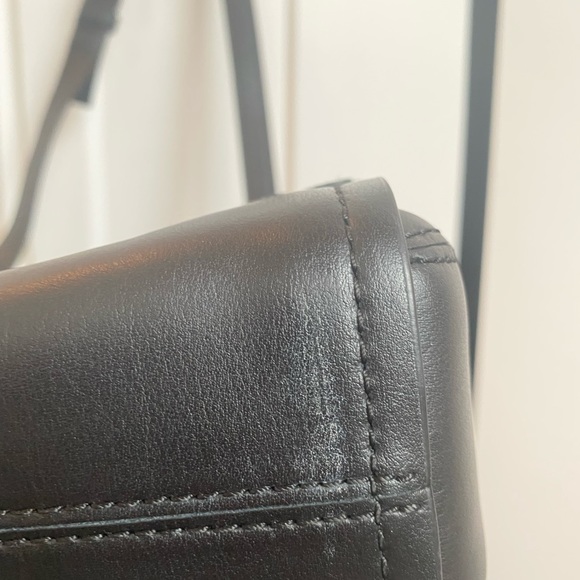 Kate Spade Shoulder Bag with Scalloped Edges. - Picture 4 of 5